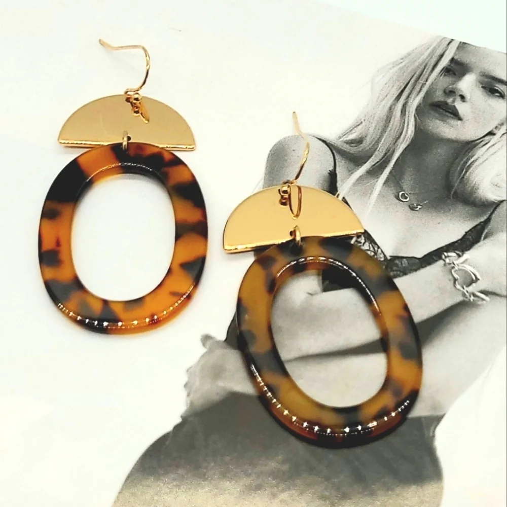 NWT Retro Oval Tortoise Shell Gold Half Moon Hoop Drop Earrings